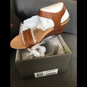 NIB!- Vionic wedge sandals- size 7